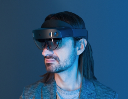 HoloLens 2 Starts Shipping