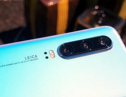 Huawei's Smartphones Sell Well, But Company Expects Difficulties in 2020