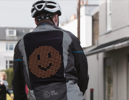 Ford's Emoji Jacket Helps People to Share The Road's Conditions
