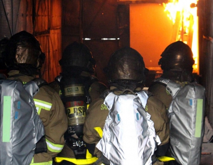 Protective Clothing with Sensors Warns Firefighters of Excessive Heat