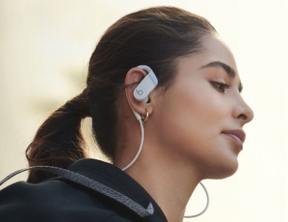 Apple Powerbeats 4 Earphones Support Siri