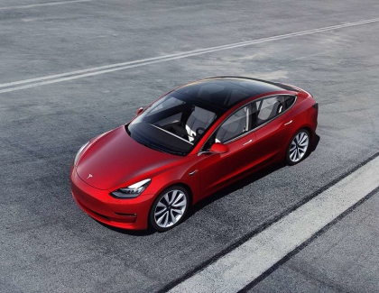 Tesla Unveils $35,000 Standard Model 3