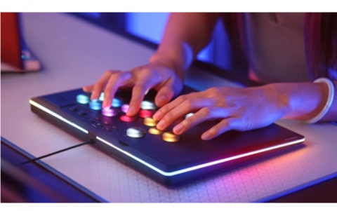 CORSAIR Steps Into the Ring, Announces Novablade Pro Wireless Hall Effect Leverless Fight Controller