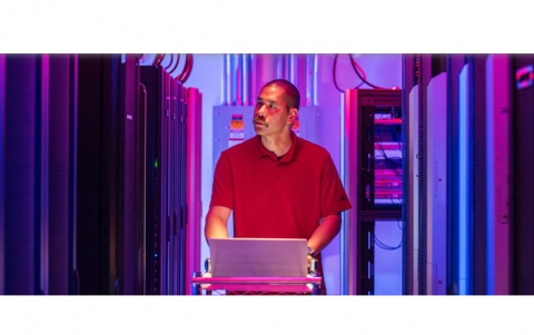 Micron Redefines AI Performance With Sampling of 256GB DDR5 Server Module