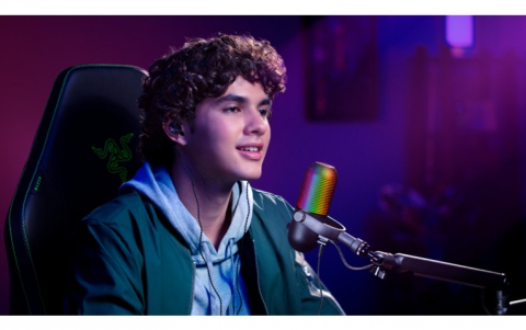 Razer Debuts the New Seiren V3 Chroma