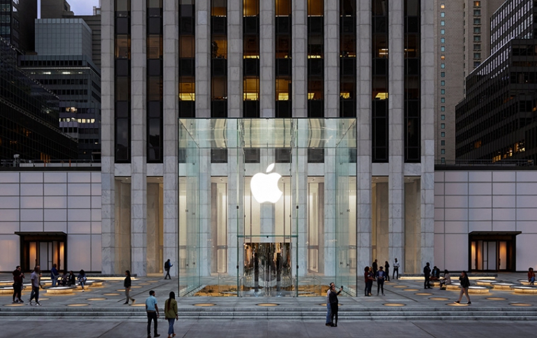 Apple Fifth Avenue: The New York City Landmark Returns