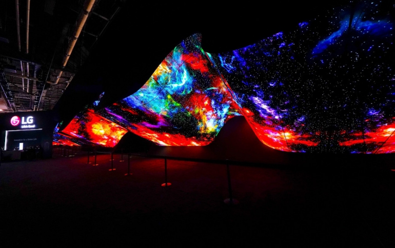 LG's Spectacular OLED 'Wave' And 'Fountain' Exhibitions at CES