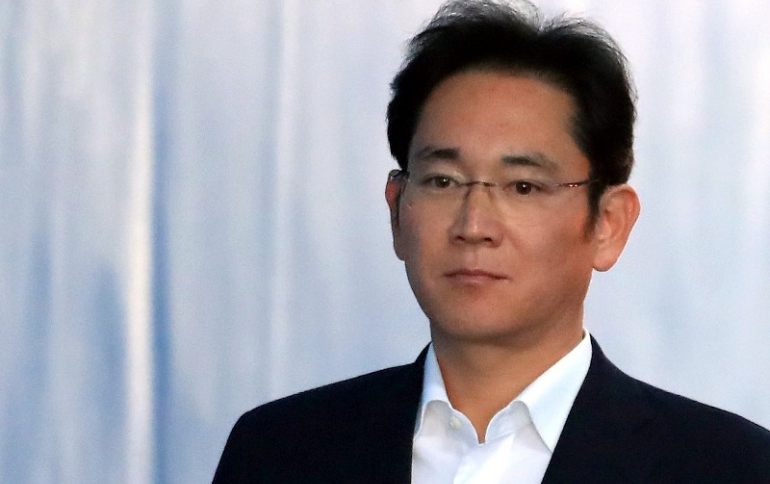 Samsung Heir Questioned in Succession Probe