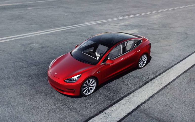 Tesla Unveils $35,000 Standard Model 3