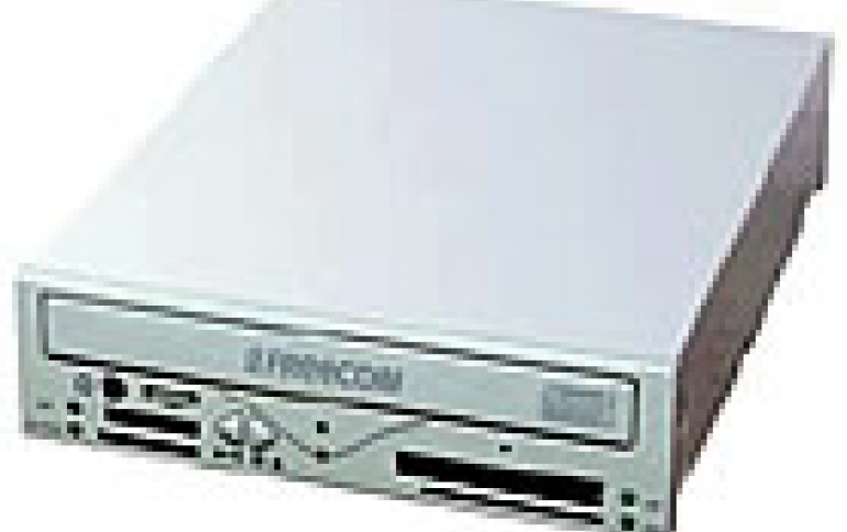 52x CD burner with 7-in-1 card-reader from Freecom